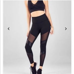 Ultra High-Waisted Statement Powerhold Legging